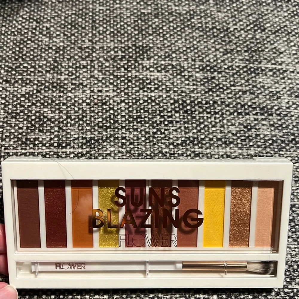 NWT Flower Suns Blazing Eyeshadow Palette